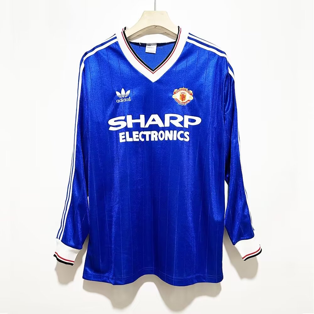 1982-1983 Manchester United away long
