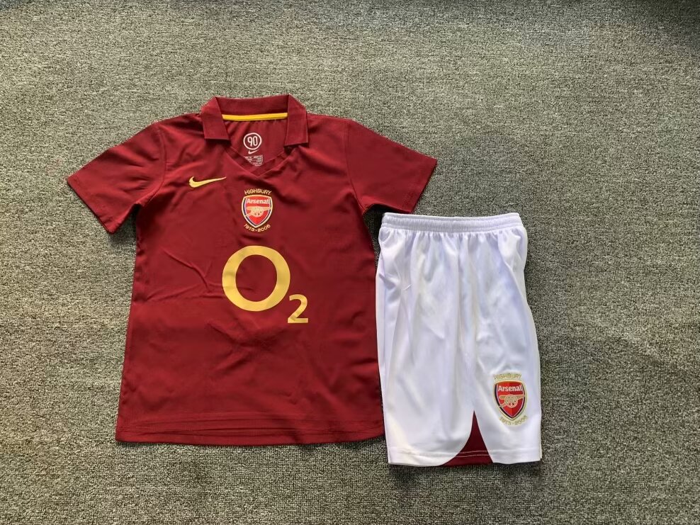 2005-2006  Arsenal kids kit