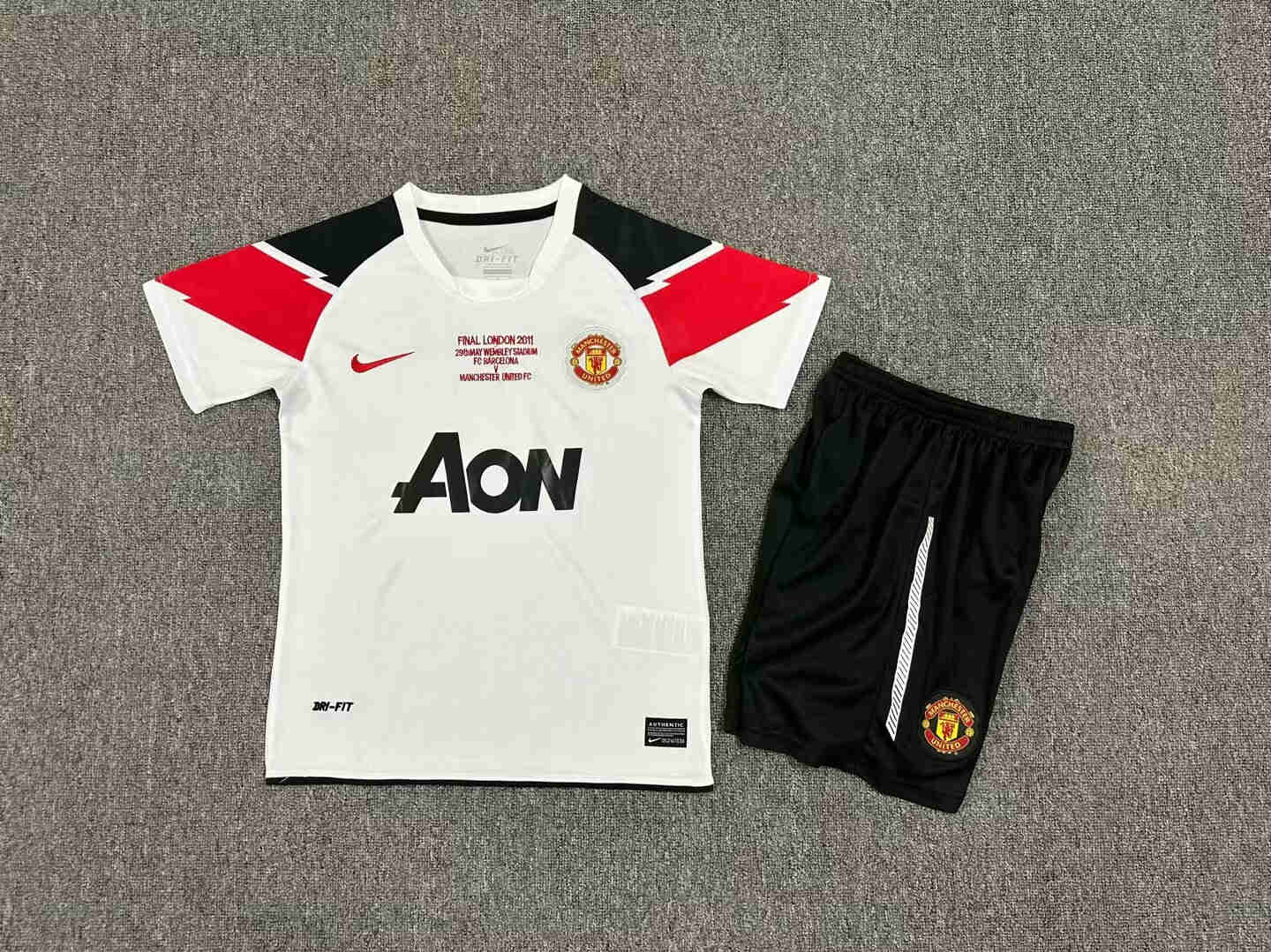2010-2011 MANCHESTER UNITED   KIDS kit 