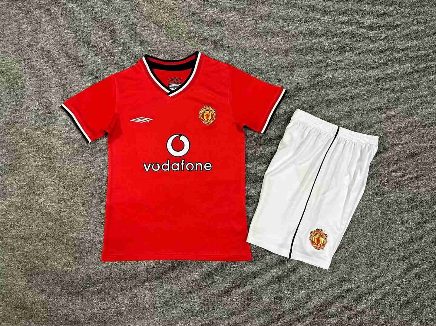 2000-2002 MANCHESTER UNITED   KIDS kit 