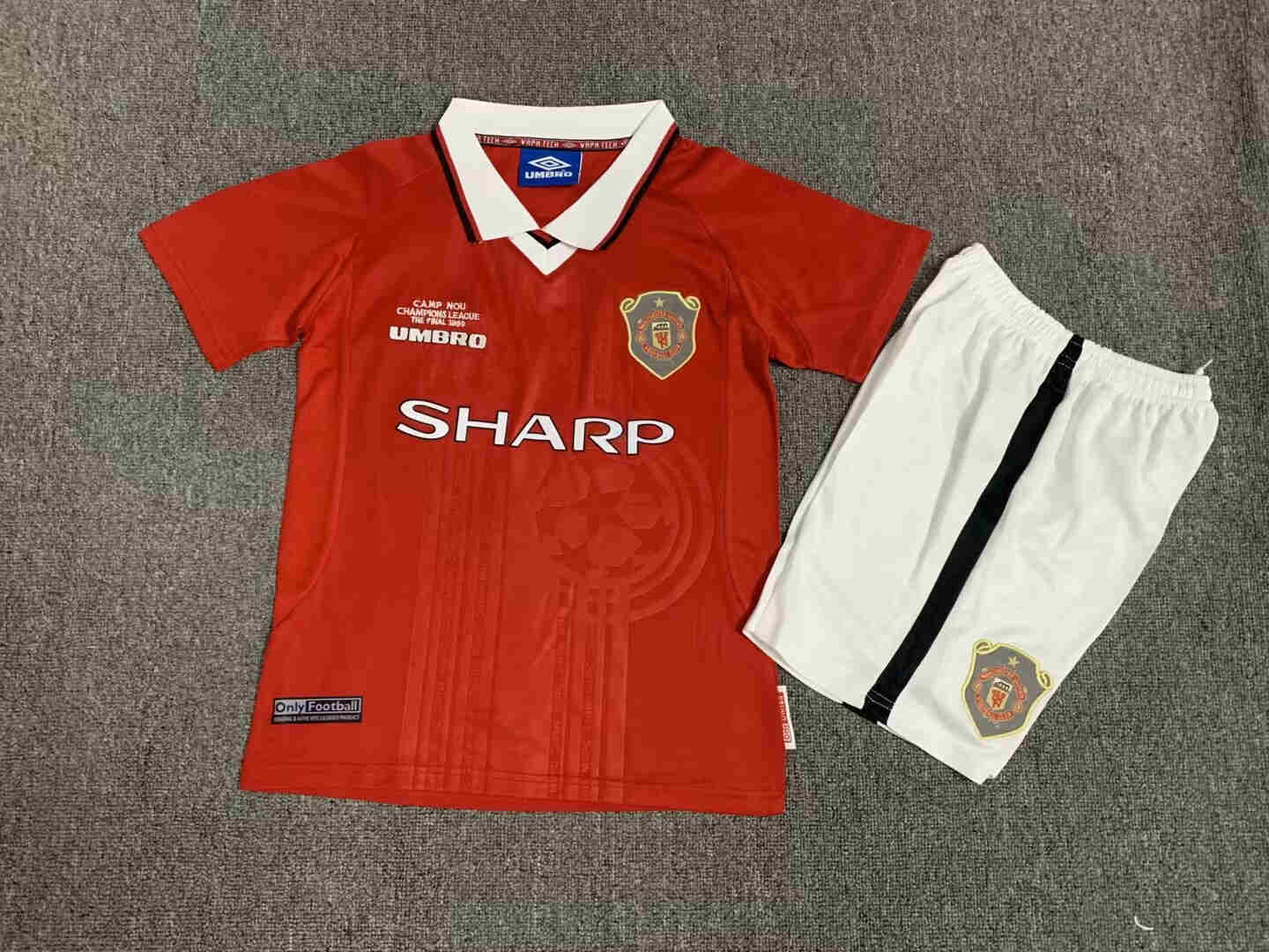 1999-2000  MANCHESTER UNITED   KIDS kit 