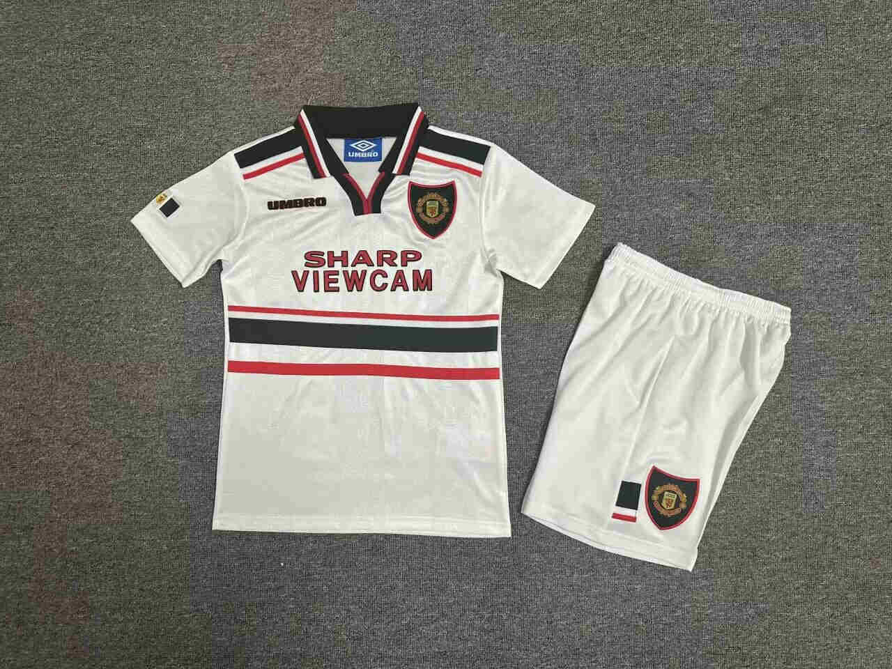 1998-1999  MANCHESTER UNITED  away    KIDS kit 