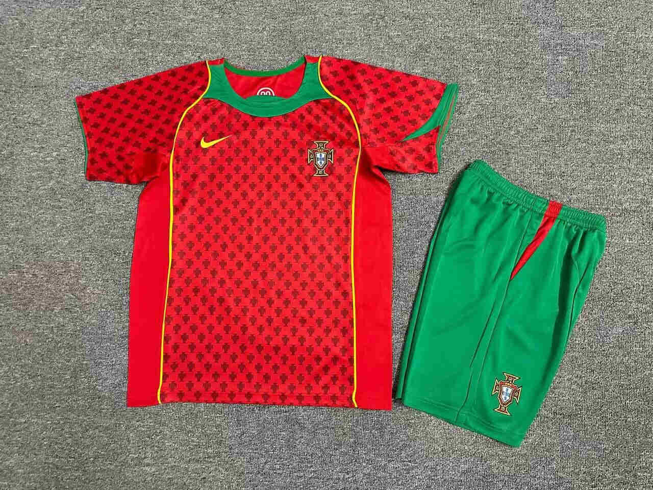 2004  Portugal home  kids 