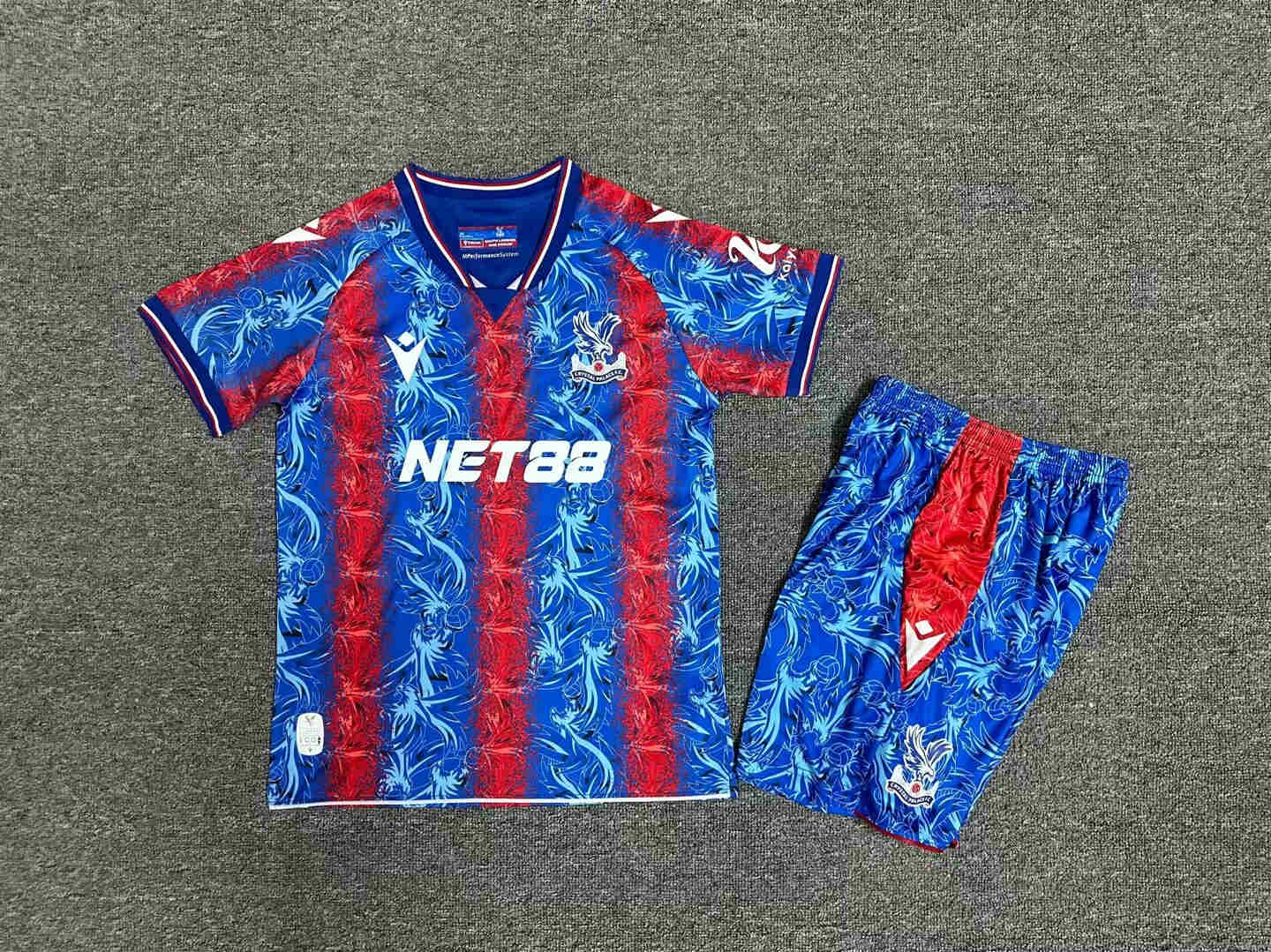 2024/2025 Crystal Palace home  KIDS kit 