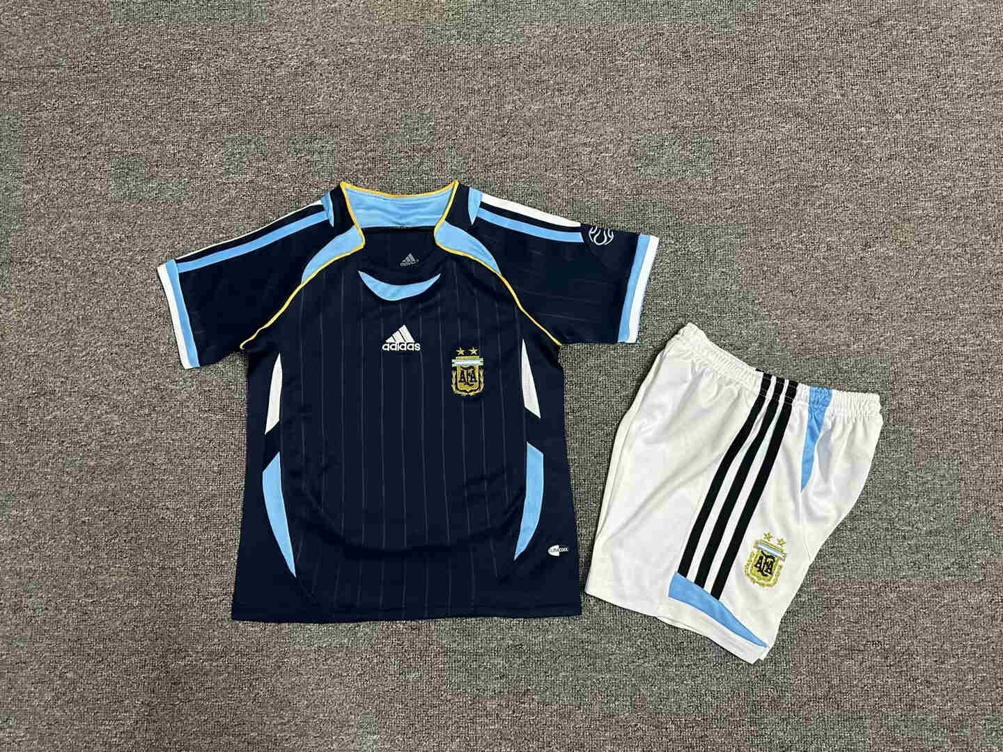 2006 Argentina away  kids kit