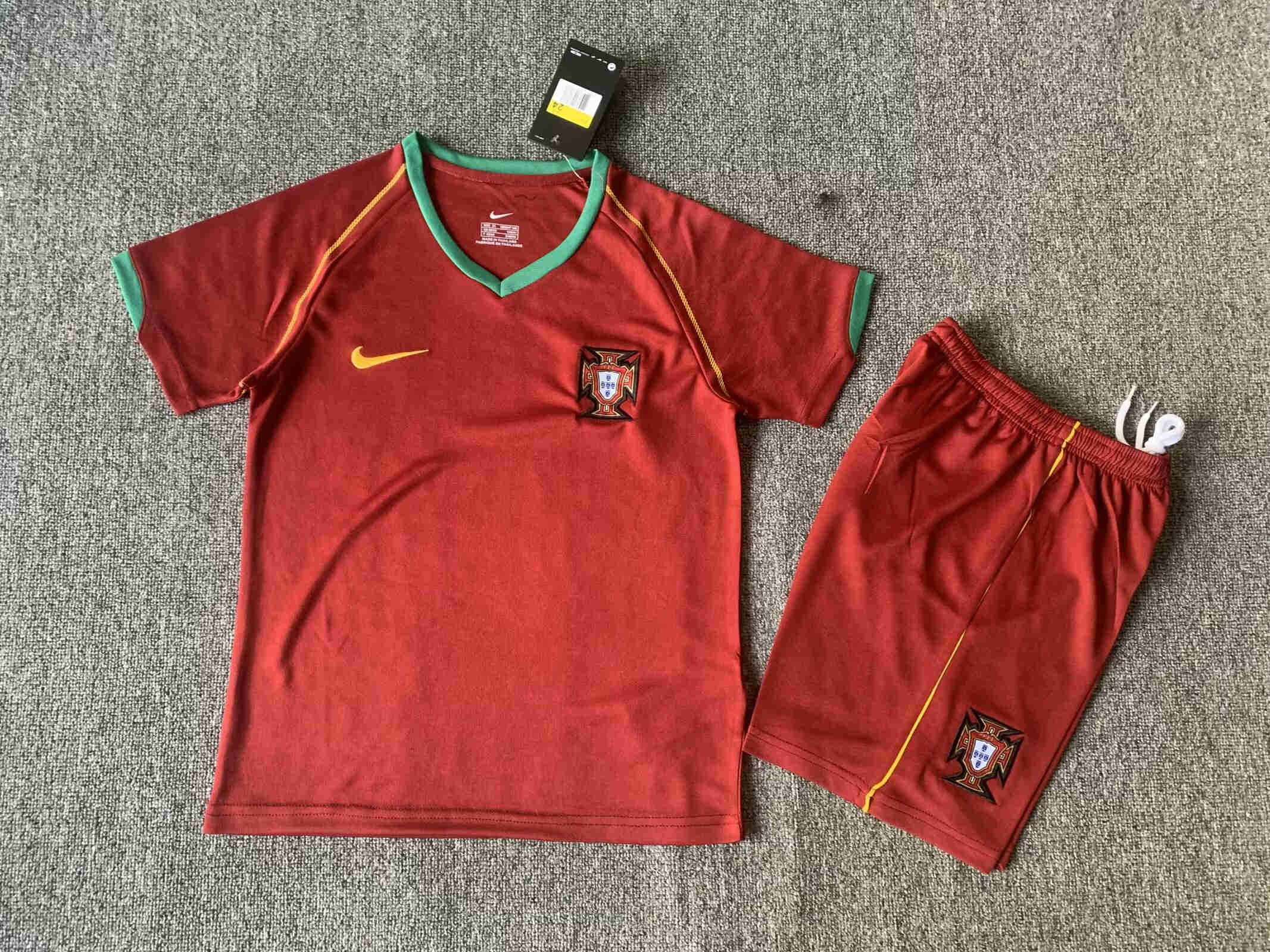 2006  Portugal home  kids kit 