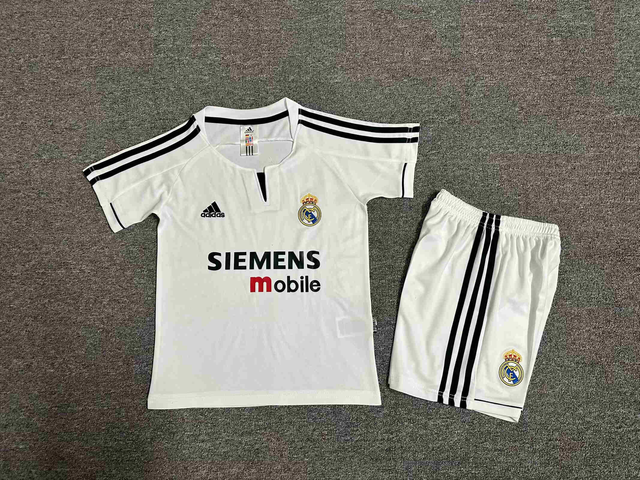 2003-2004  Real Madrid  kids kit