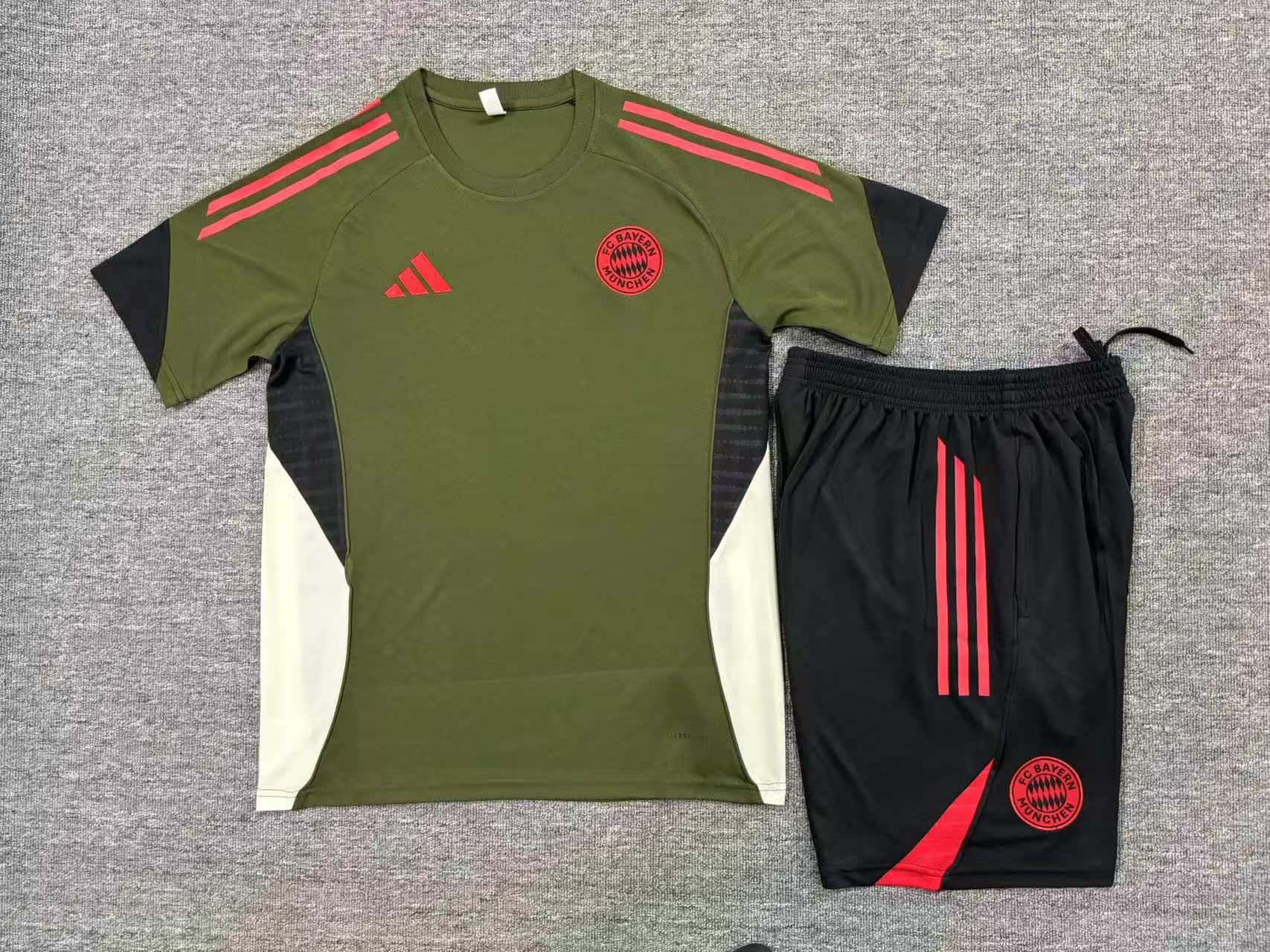 2025-2026 BAYERN Training clothes   adult  kit  With pockets